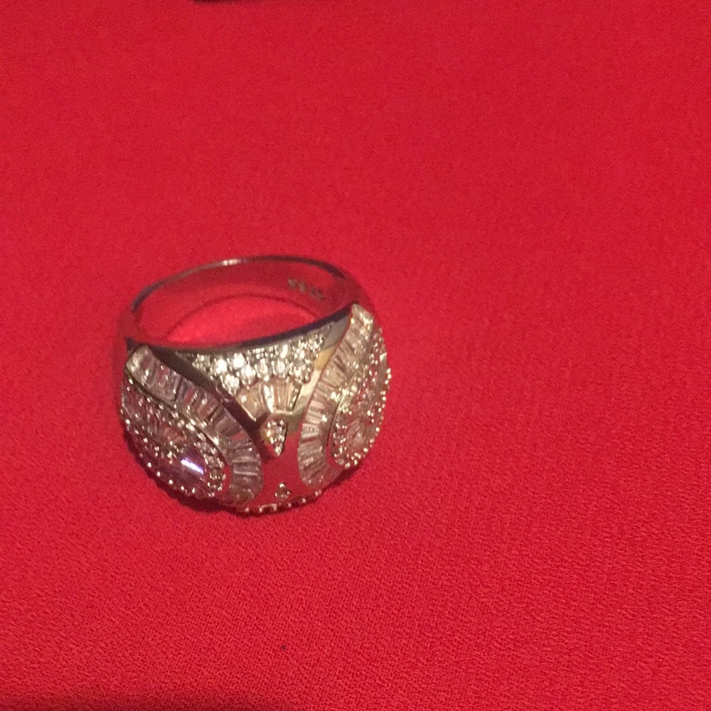 NWOT Stunning 🤩 925 sterling silver ring size 6 - Picture 3 of 8